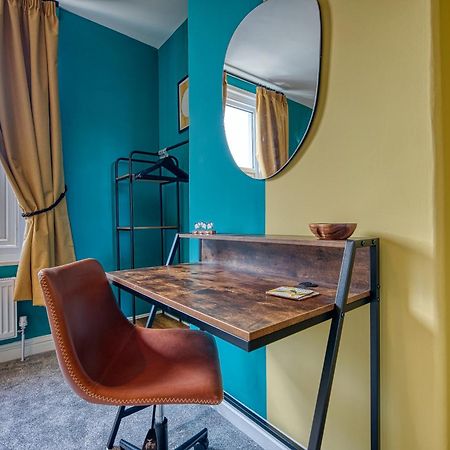 2 Bedrooms Modern, Stunning & Stylish Contractor House, Prime Portsmouth Location With Free Parking Permit, Summer Special Offer!! - By Blue Puffin Stays エクステリア 写真