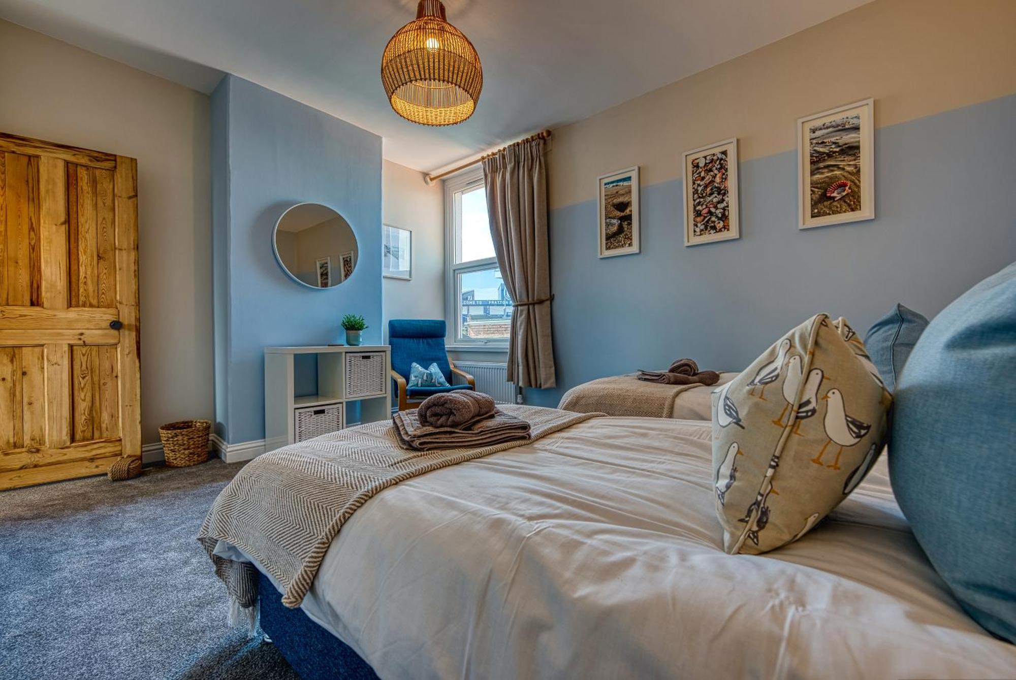 2 Bedrooms Modern, Stunning & Stylish Contractor House, Prime Portsmouth Location With Free Parking Permit, Summer Special Offer!! - By Blue Puffin Stays エクステリア 写真