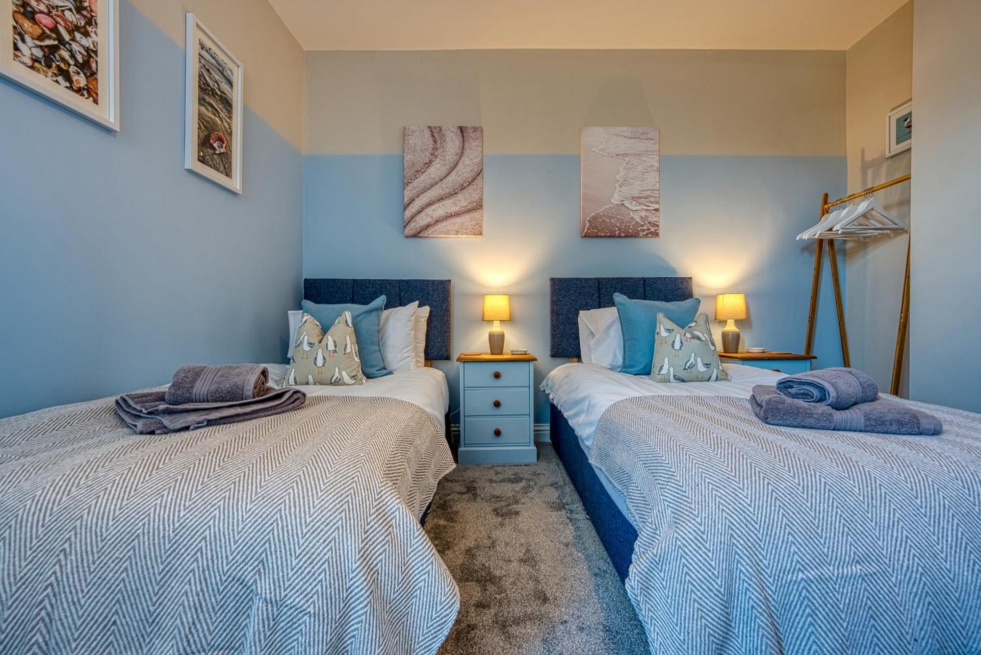2 Bedrooms Modern, Stunning & Stylish Contractor House, Prime Portsmouth Location With Free Parking Permit, Summer Special Offer!! - By Blue Puffin Stays エクステリア 写真