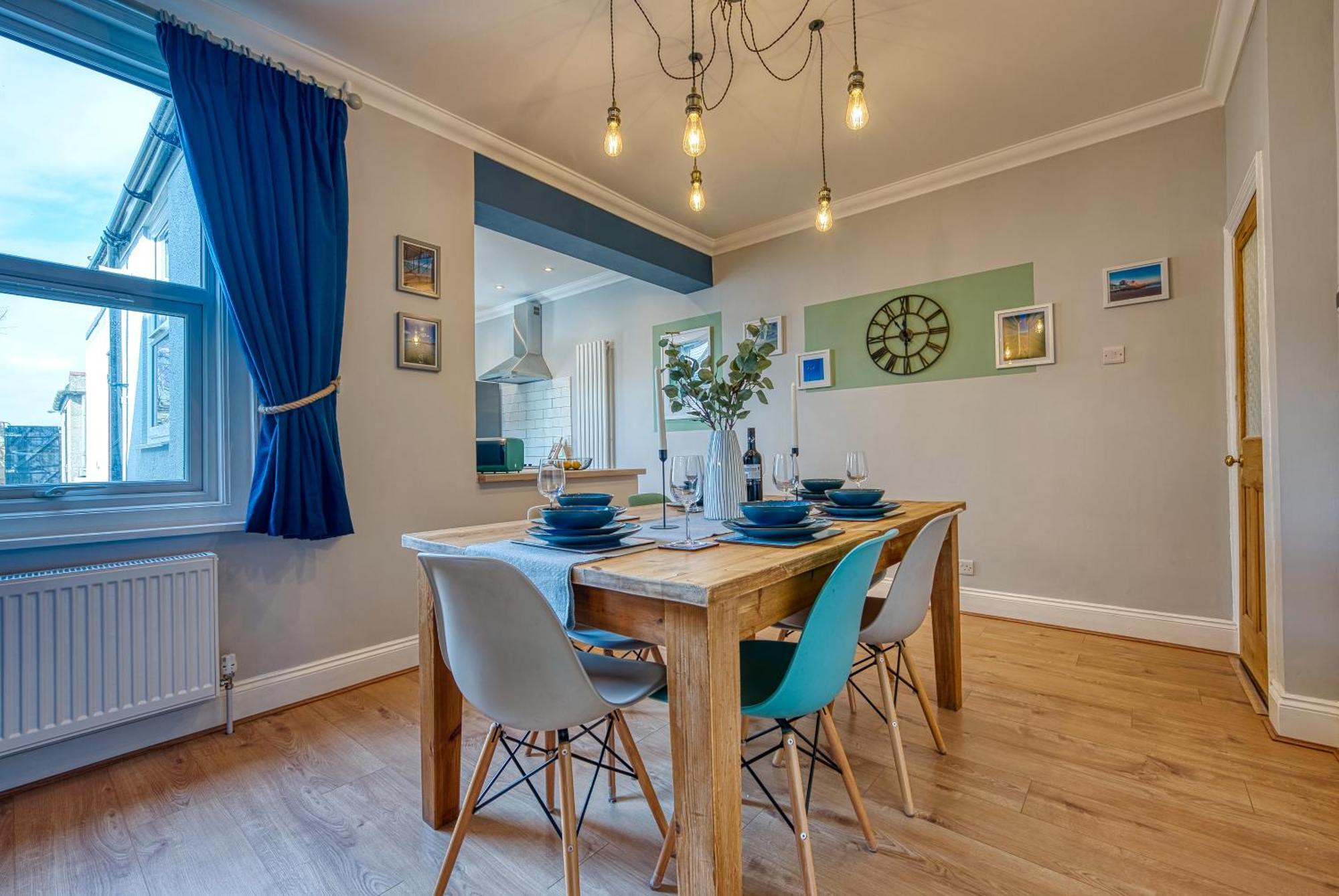 2 Bedrooms Modern, Stunning & Stylish Contractor House, Prime Portsmouth Location With Free Parking Permit, Summer Special Offer!! - By Blue Puffin Stays エクステリア 写真