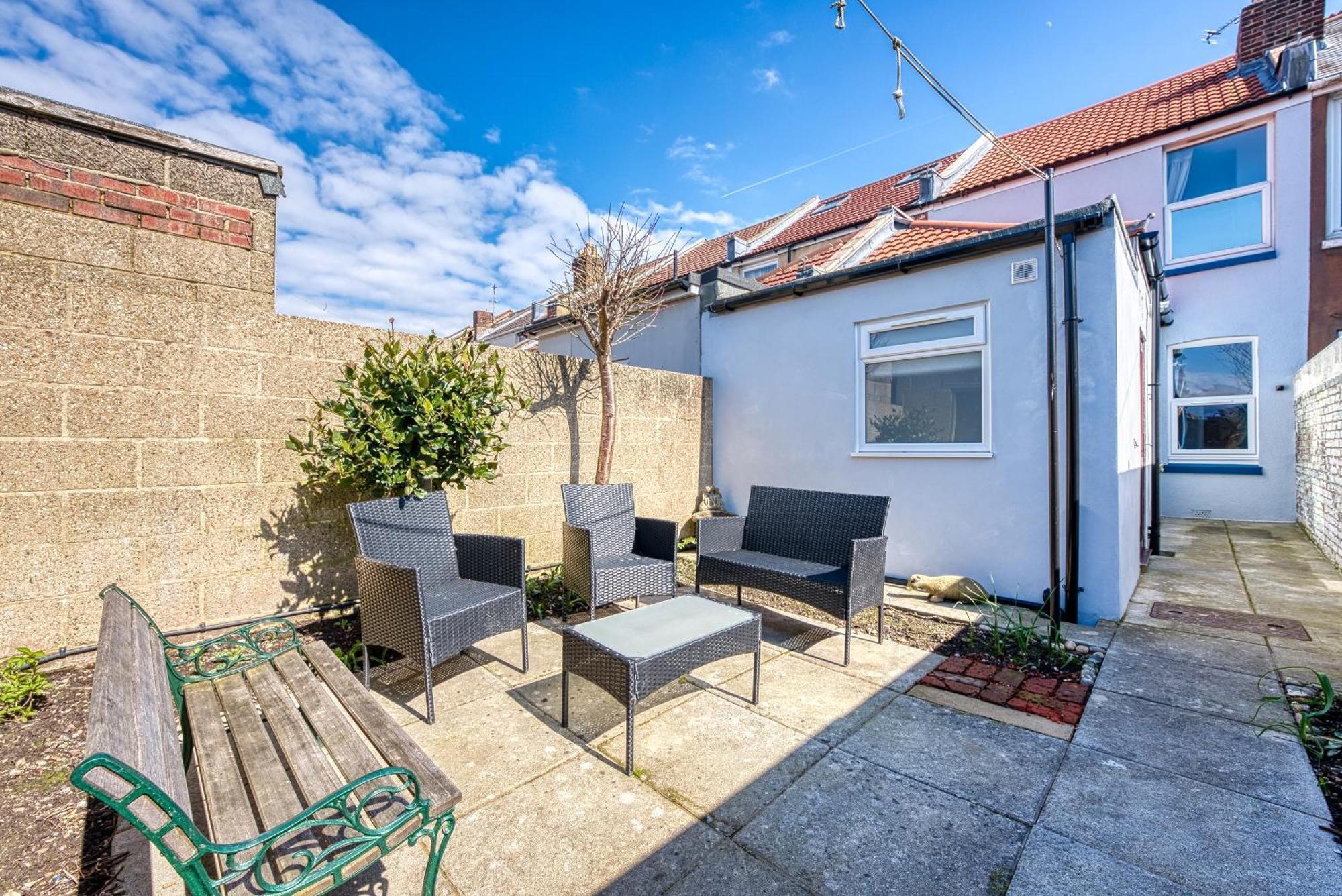2 Bedrooms Modern, Stunning & Stylish Contractor House, Prime Portsmouth Location With Free Parking Permit, Summer Special Offer!! - By Blue Puffin Stays エクステリア 写真