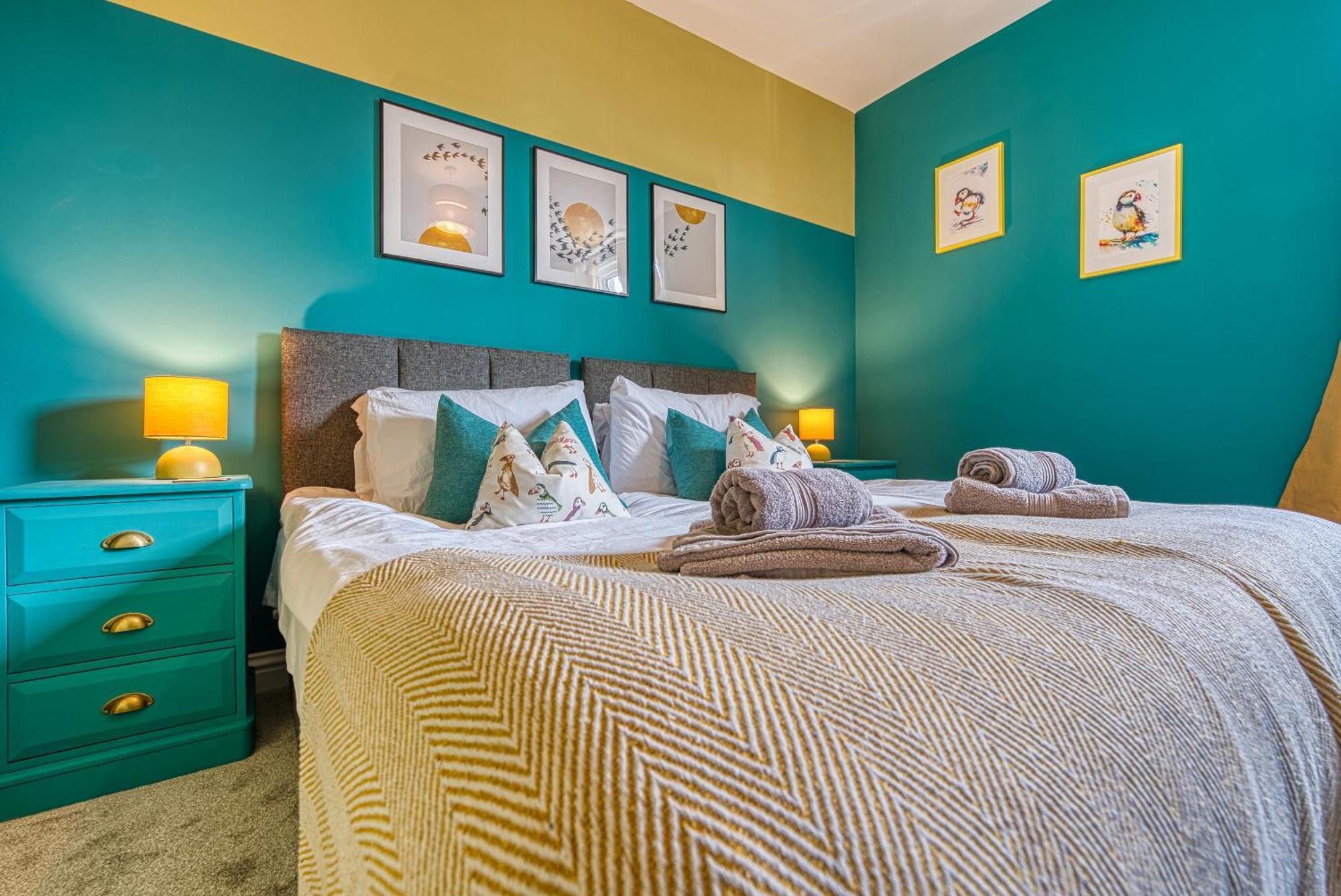 2 Bedrooms Modern, Stunning & Stylish Contractor House, Prime Portsmouth Location With Free Parking Permit, Summer Special Offer!! - By Blue Puffin Stays エクステリア 写真