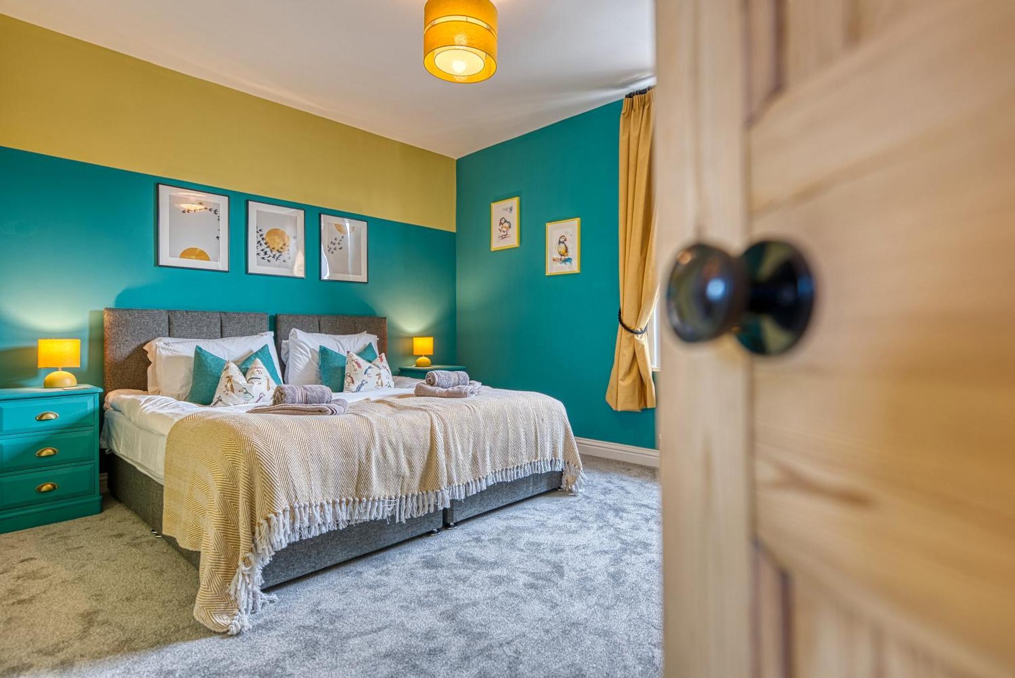 2 Bedrooms Modern, Stunning & Stylish Contractor House, Prime Portsmouth Location With Free Parking Permit, Summer Special Offer!! - By Blue Puffin Stays エクステリア 写真