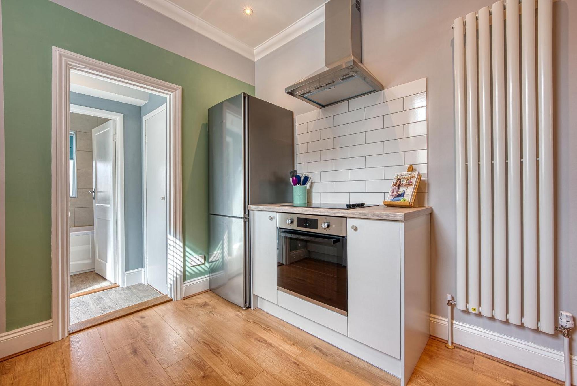 2 Bedrooms Modern, Stunning & Stylish Contractor House, Prime Portsmouth Location With Free Parking Permit, Summer Special Offer!! - By Blue Puffin Stays エクステリア 写真