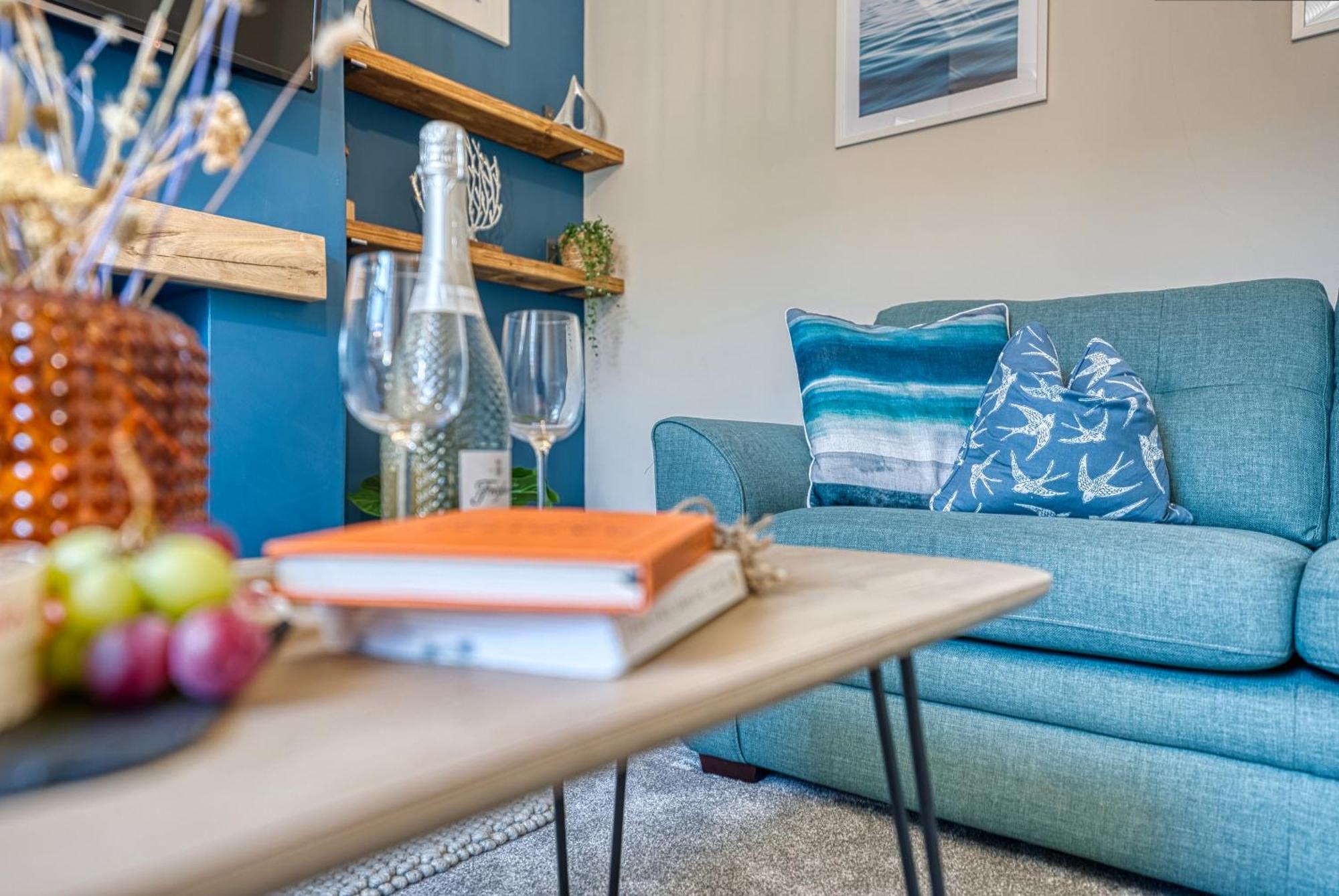2 Bedrooms Modern, Stunning & Stylish Contractor House, Prime Portsmouth Location With Free Parking Permit, Summer Special Offer!! - By Blue Puffin Stays エクステリア 写真
