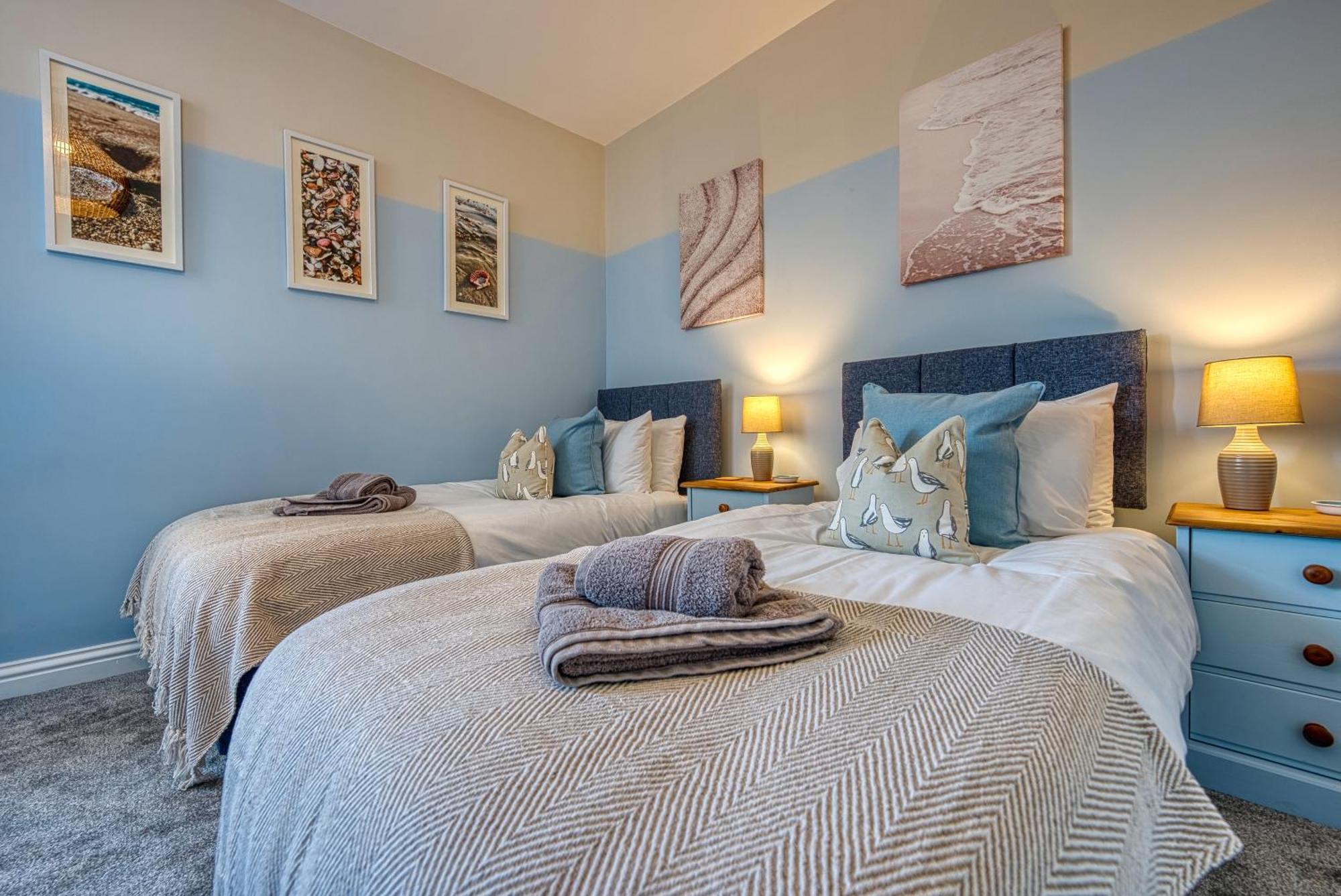 2 Bedrooms Modern, Stunning & Stylish Contractor House, Prime Portsmouth Location With Free Parking Permit, Summer Special Offer!! - By Blue Puffin Stays エクステリア 写真