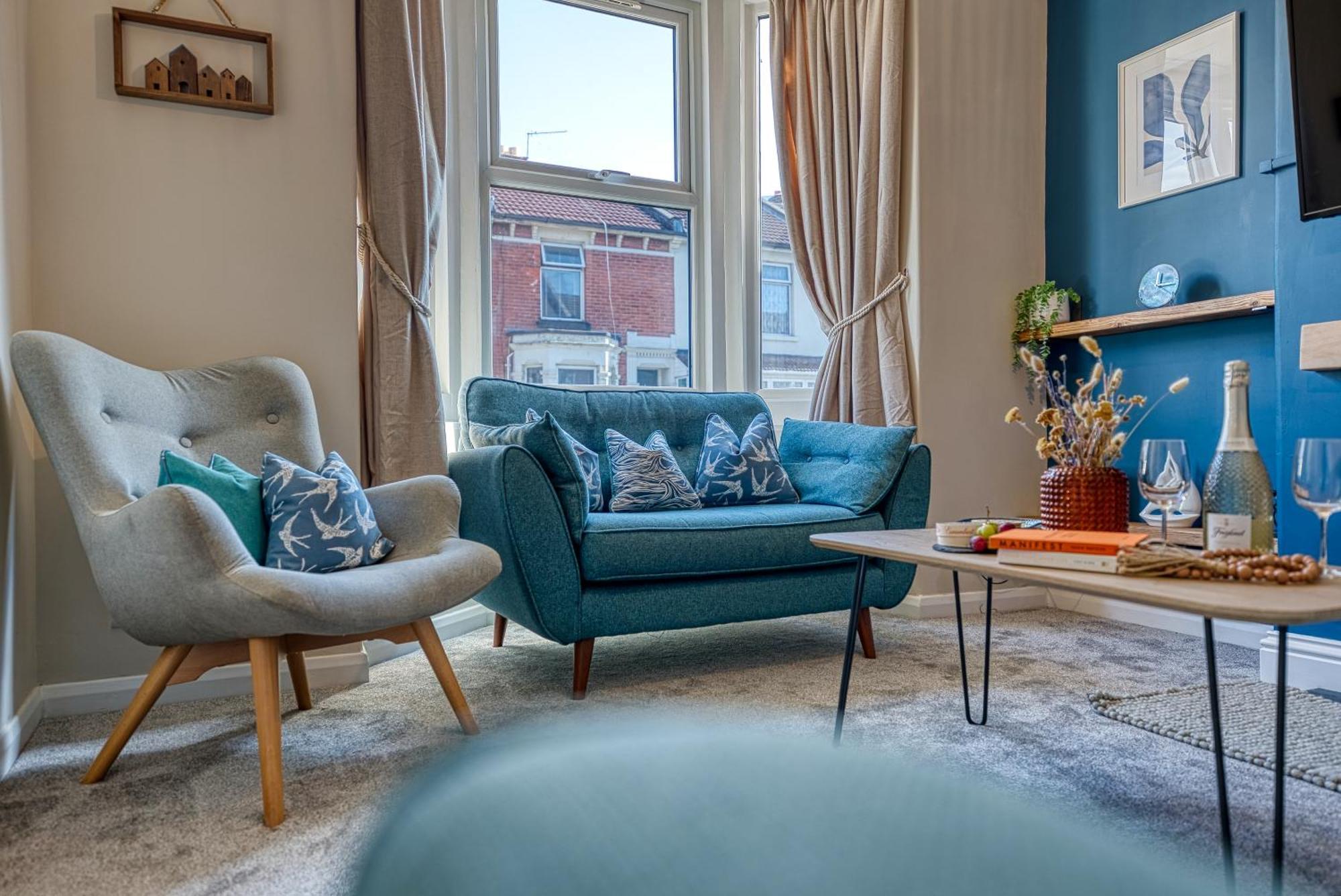 2 Bedrooms Modern, Stunning & Stylish Contractor House, Prime Portsmouth Location With Free Parking Permit, Summer Special Offer!! - By Blue Puffin Stays エクステリア 写真