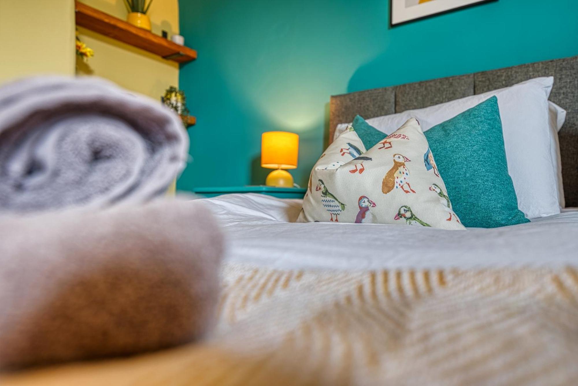 2 Bedrooms Modern, Stunning & Stylish Contractor House, Prime Portsmouth Location With Free Parking Permit, Summer Special Offer!! - By Blue Puffin Stays エクステリア 写真