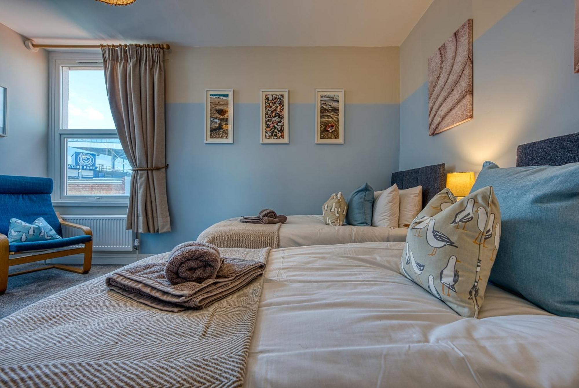 2 Bedrooms Modern, Stunning & Stylish Contractor House, Prime Portsmouth Location With Free Parking Permit, Summer Special Offer!! - By Blue Puffin Stays エクステリア 写真