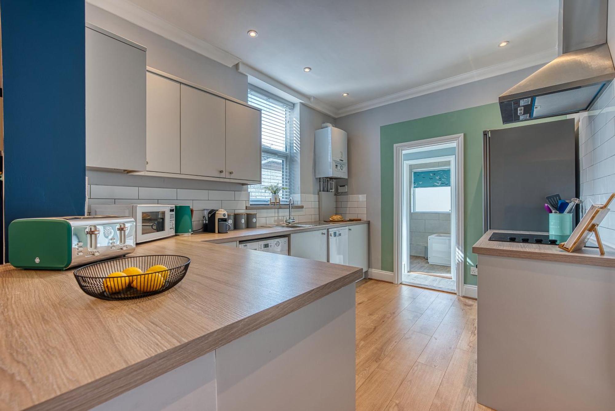 2 Bedrooms Modern, Stunning & Stylish Contractor House, Prime Portsmouth Location With Free Parking Permit, Summer Special Offer!! - By Blue Puffin Stays エクステリア 写真
